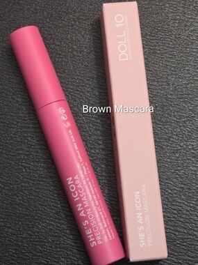 Doll 10 Mascara She's Precision Mascara She's An Icon in Brown